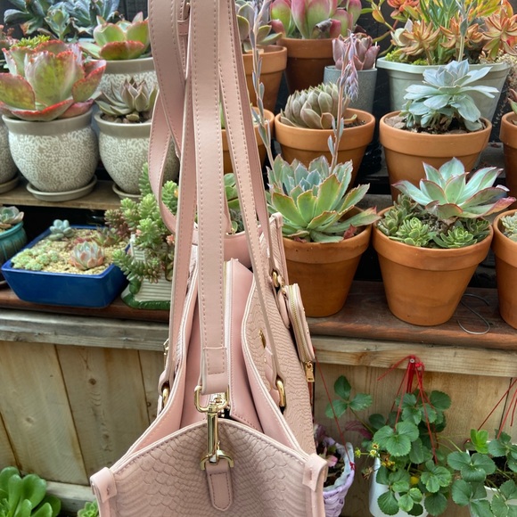 TOTE & CARRY AP1 TOTE BAG WITH ZIPPER SNAKE SKIN - Picture 8 of 15